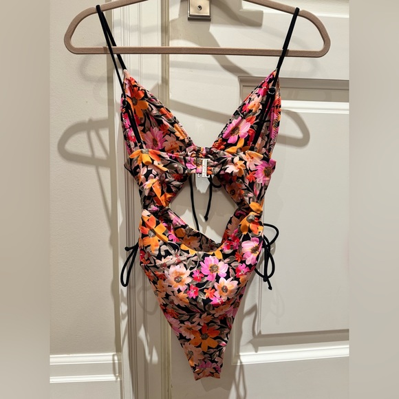 For love and lemons 1 peice bathing suit💥 - Picture 2 of 3